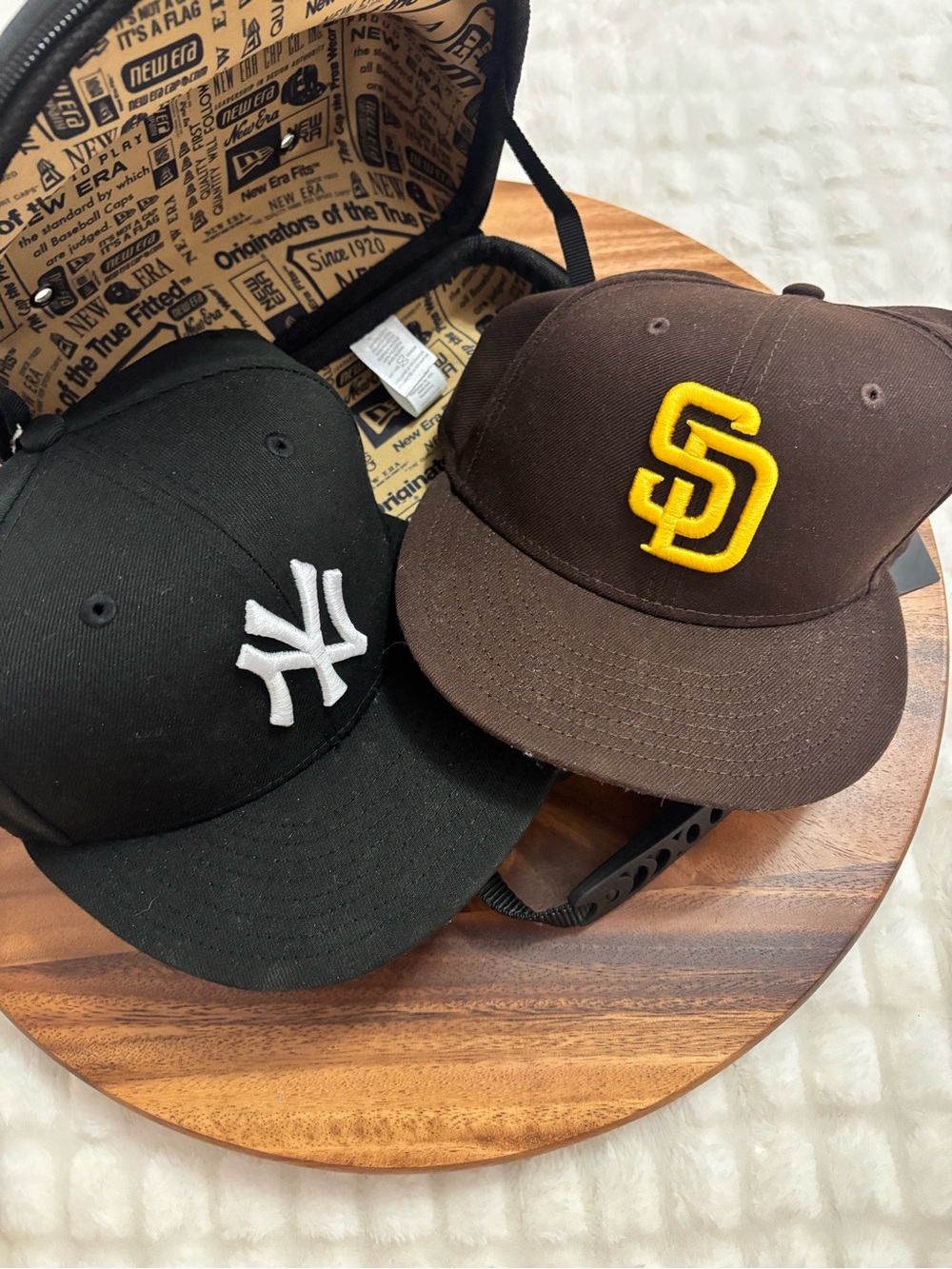 New Era 59Fifty Fitted Cap Carrying Case NEW With Two Hats NY Yankee SD Padres